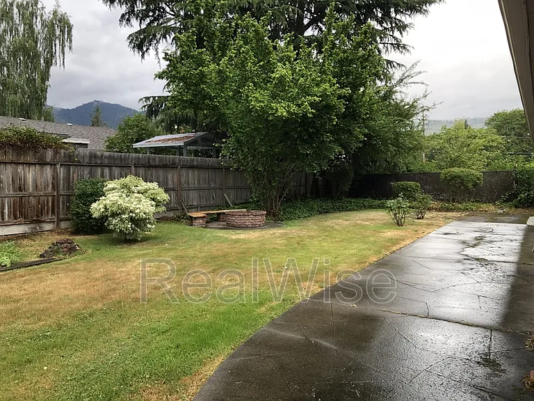710 NW Midland Ave — Photo 54