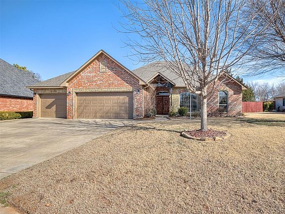 3rd image of 609 Winding Creek Rd