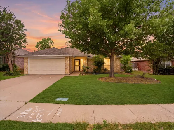 104 Adams Dr, Crowley, TX 76036