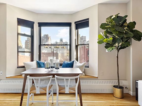 3rd image of 104 W 70th St APT 5E
