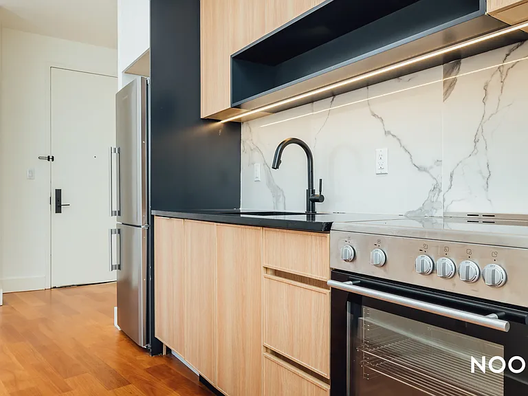 217 Green St #4G — Photo 2