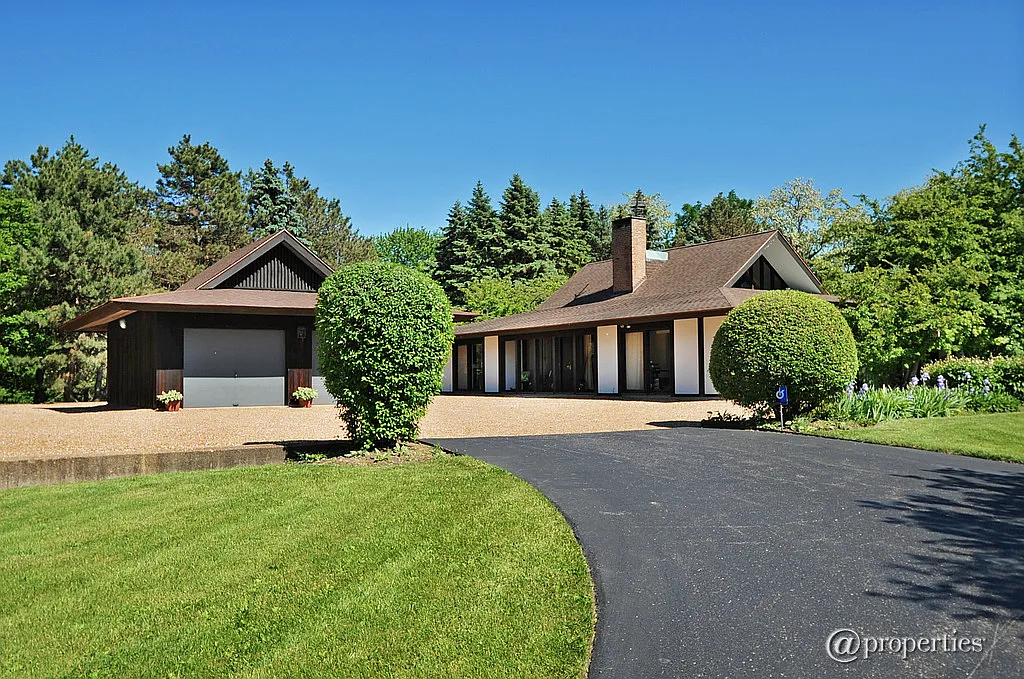 339 E Foster Pl photo 1