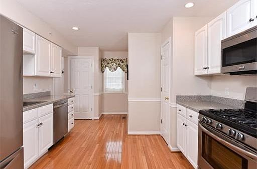 5th image of 717 Thayer St