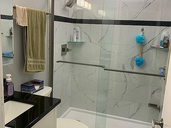 3rd image of 3614 Lakeshore Dr APT J3