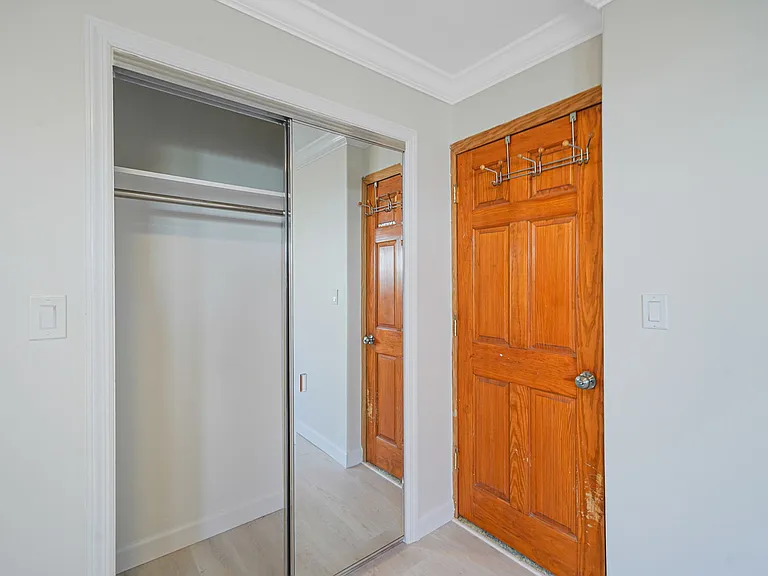 1072 Hicksville Rd — Photo 11