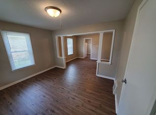 2201 Maple St, Des Moines, IA 50317