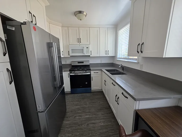 1349 W 35th Pl #2 — Photo 8