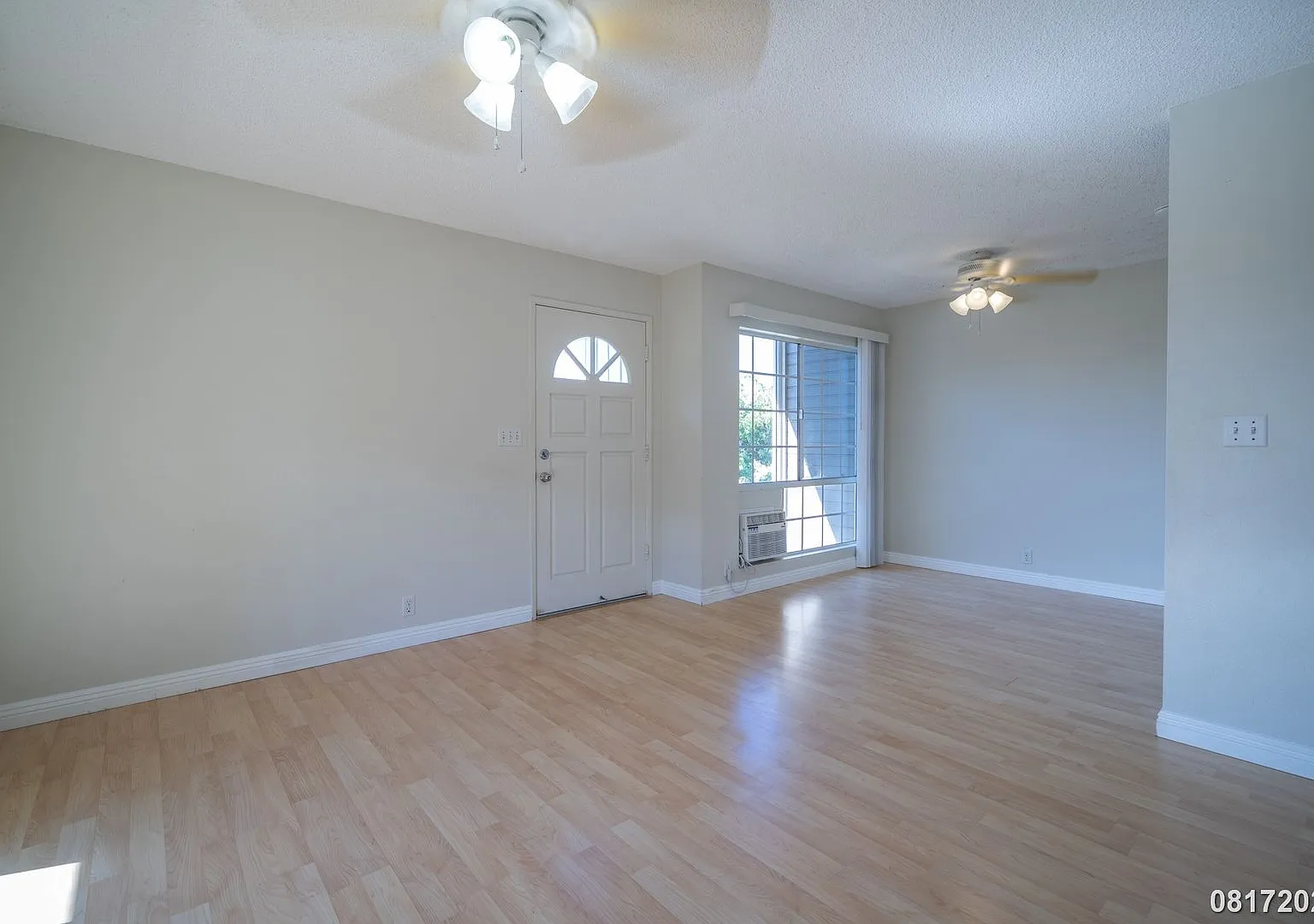 Well Maintained 2br/1ba/2pkg-708ft Unit In Royal Palm — Photo 4