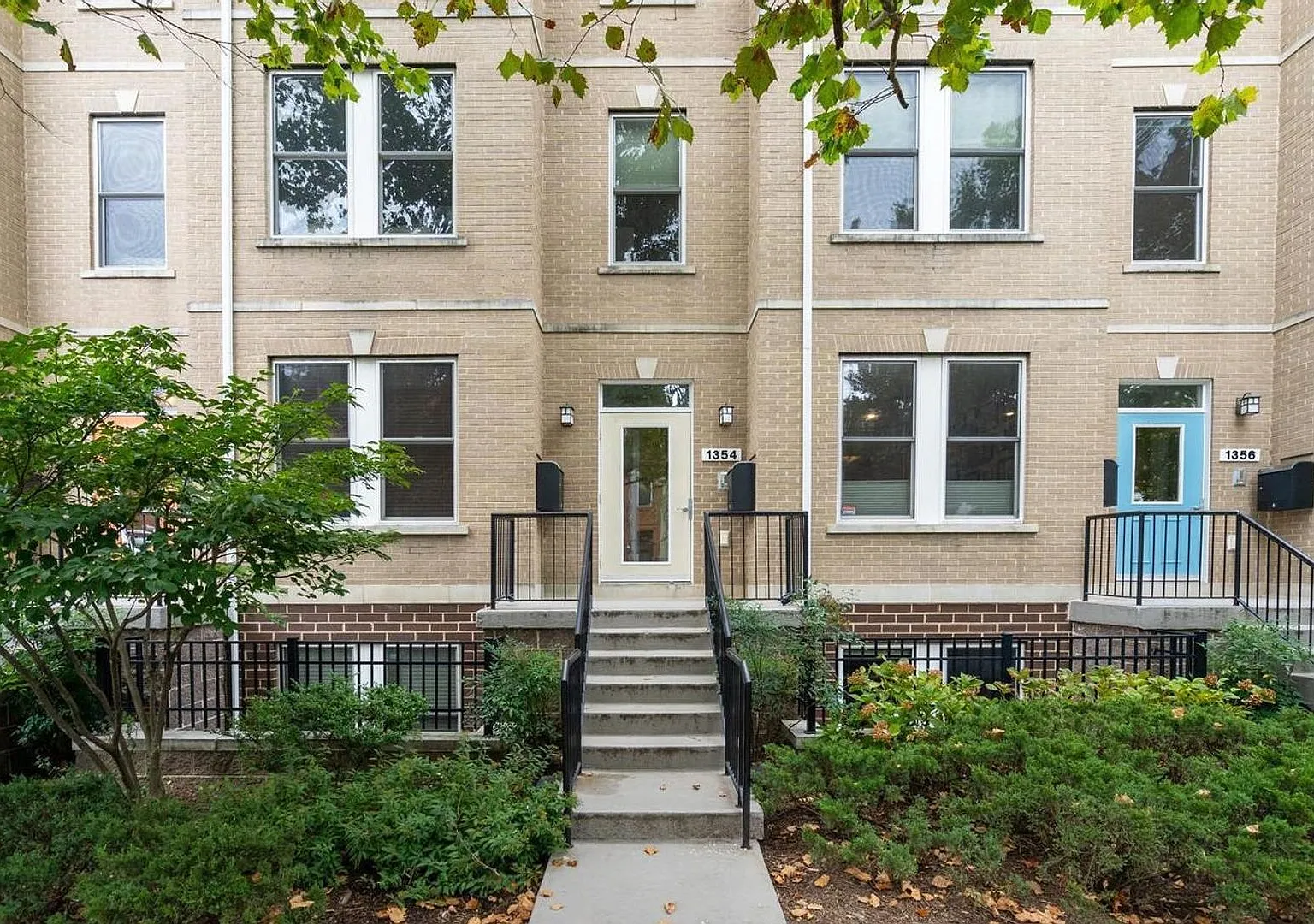 Large Contemporary 2BR 2BA In Columbia Heights with Garage Parking — Photo 2