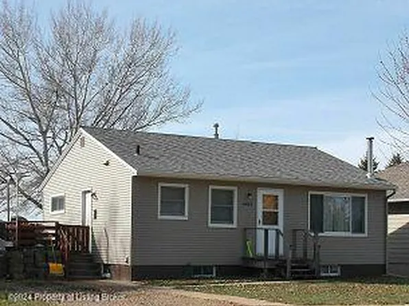 1453 2nd St W, Dickinson, ND 58601