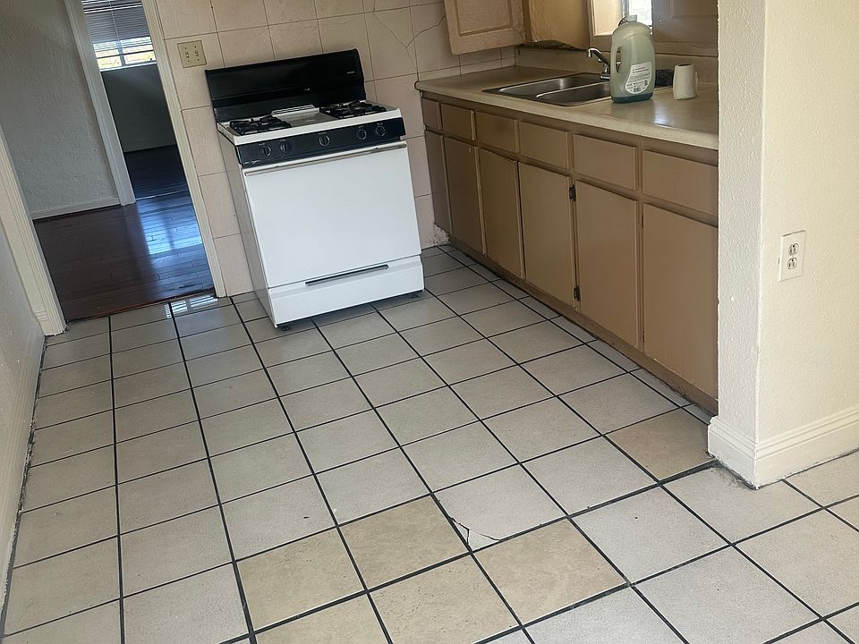 2nd image of 3759 Randolph Ave #3759