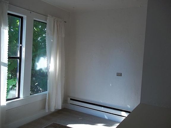 3rd image of 329 Avenue E APT B