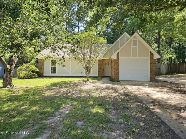 1021 R N Whitfield St, Florence, MS 39073