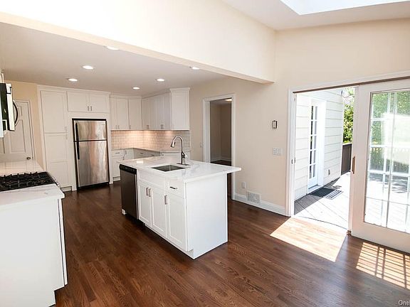 2nd image of 2 Beverly Pl