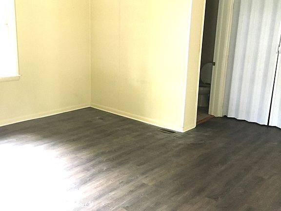 4th image of 405 N Jefferson St