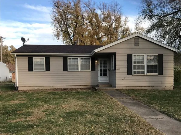 6821 Carnegie St, Saint Joseph, MO 64504