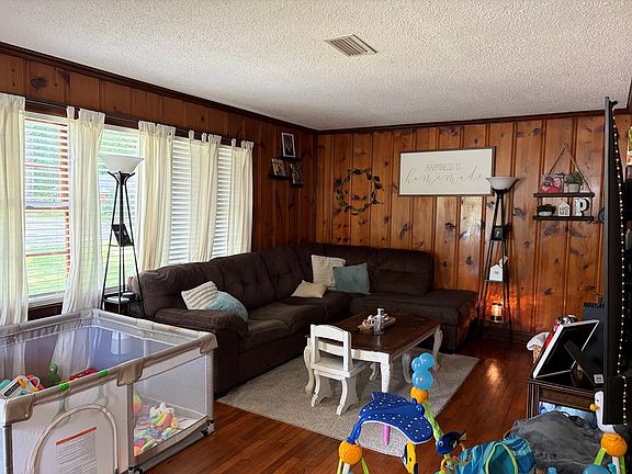 2nd image of 109 Wiggins Ave