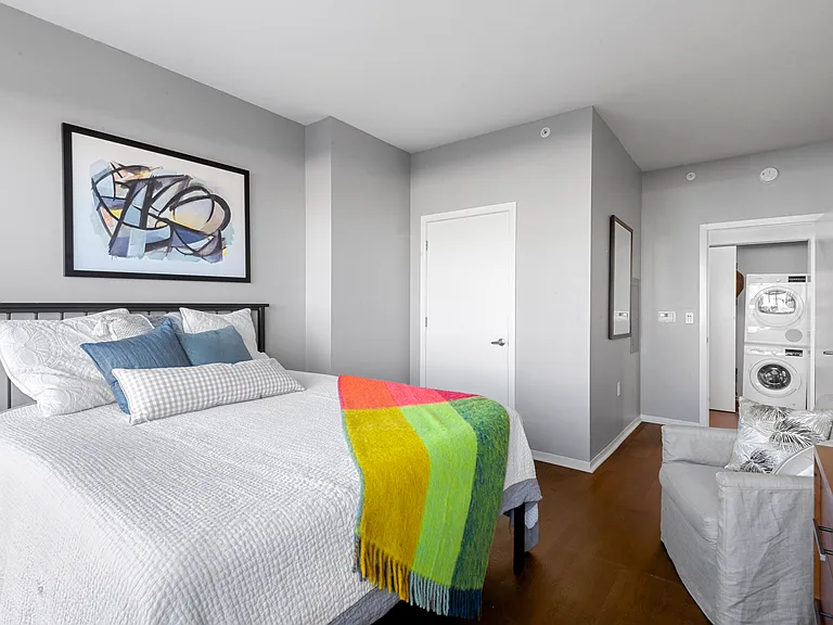 2032 1/2 Hudson St #527 — Photo 10