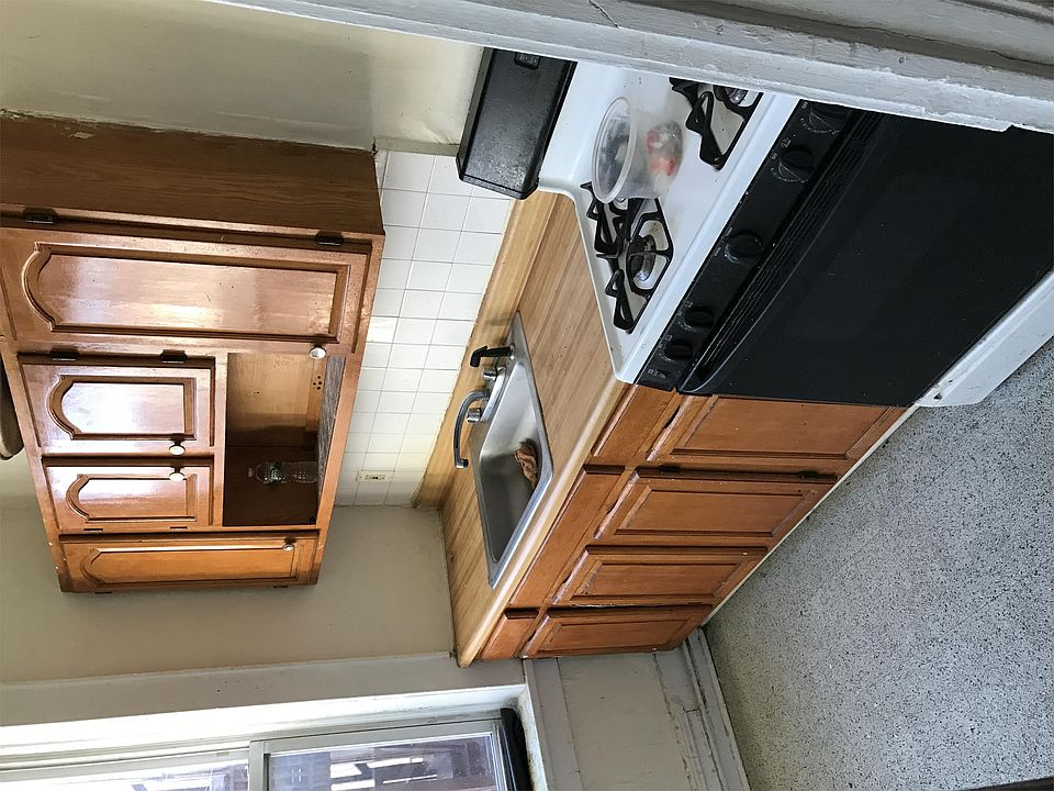 2nd image of 349 Fair St APT 3