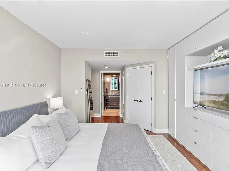 6801 Collins Ave #1402 — Photo 18