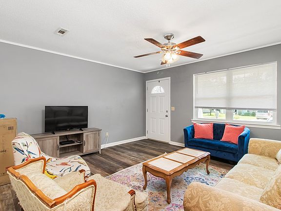 5th image of 2512 Creekwood Dr
