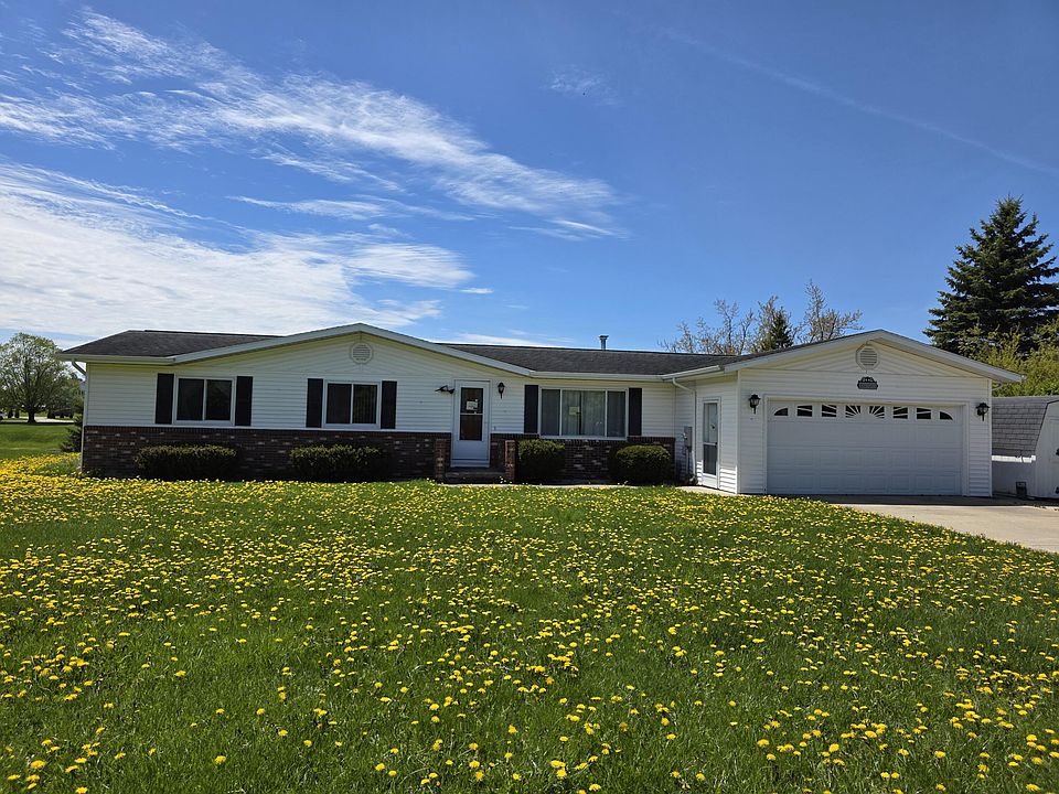 1st image of 216 Riverside Dr