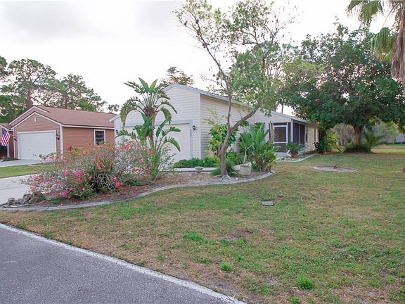 3rd image of 523 Bearded Oaks Dr