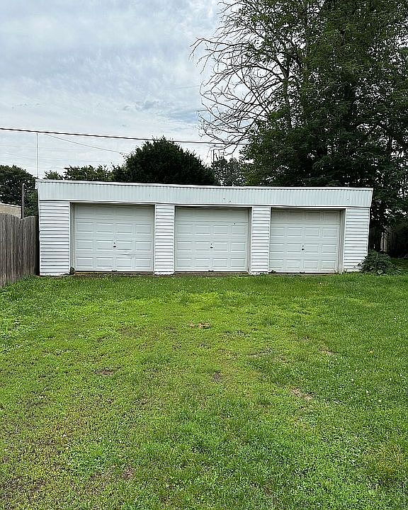 2nd image of 7035 Tulip St