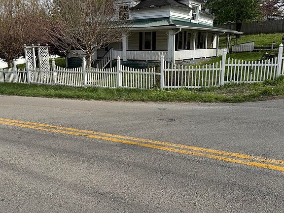 5th image of 695 W Main St