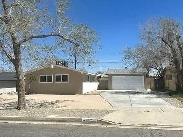 1st image of 38714 Lilacview Ave