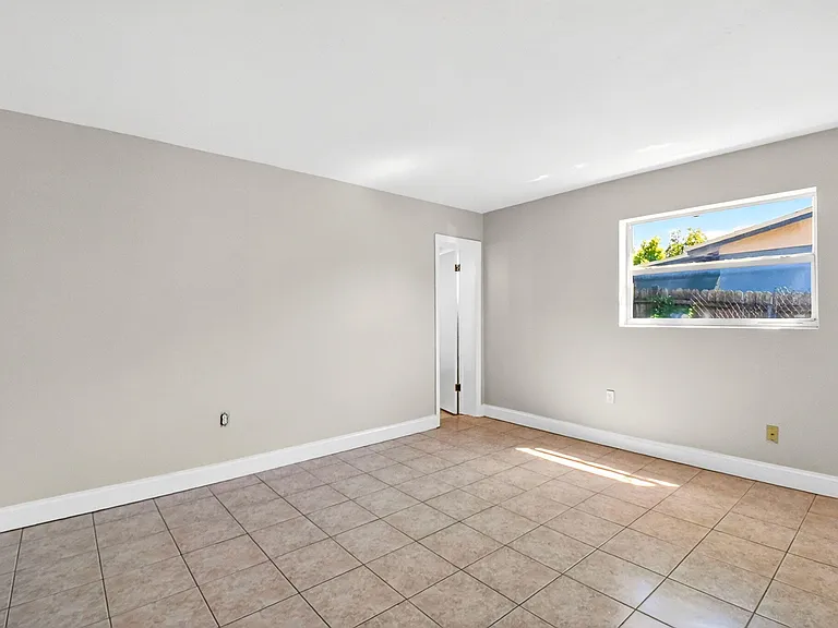 775 Snead Cir — Photo 12