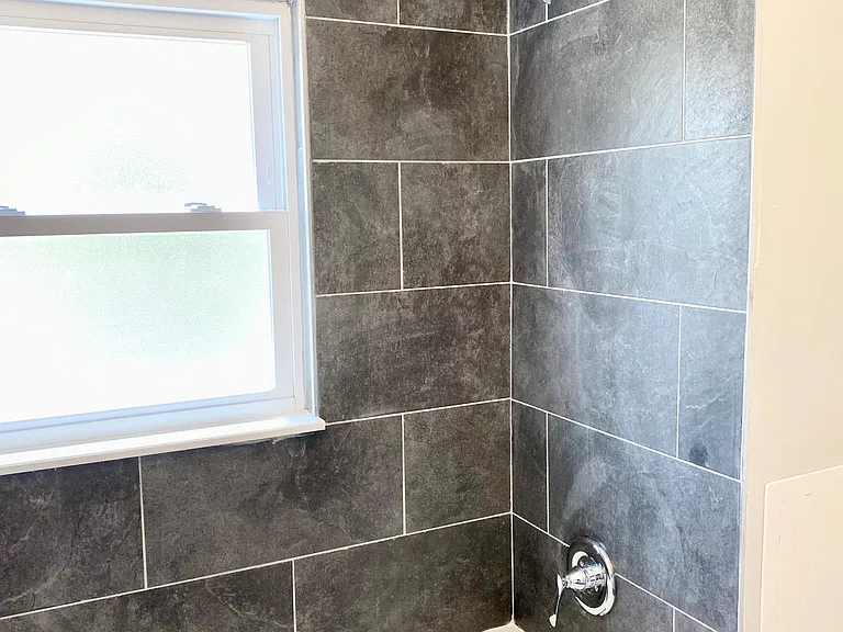 Bathroom - Tub/Shower Surround