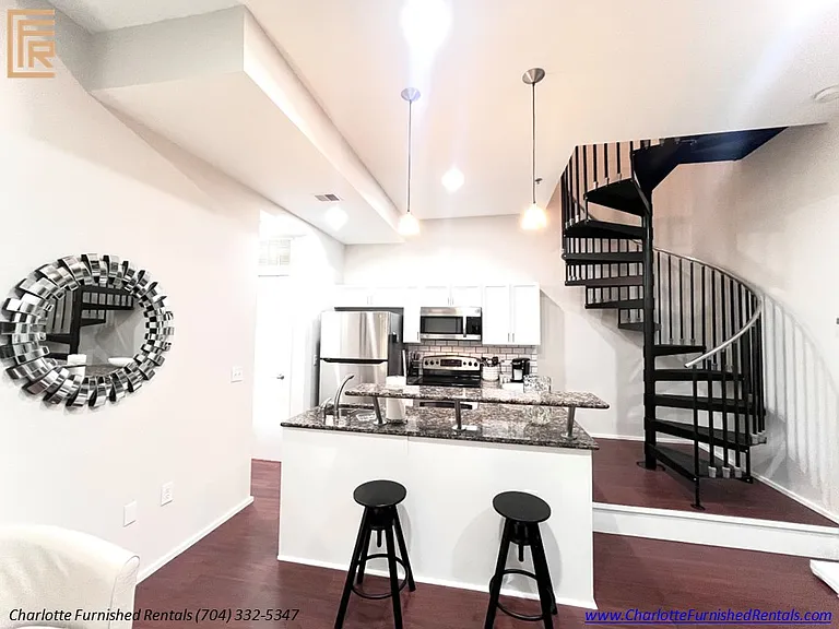 2084 Euclid Ave — Photo 10