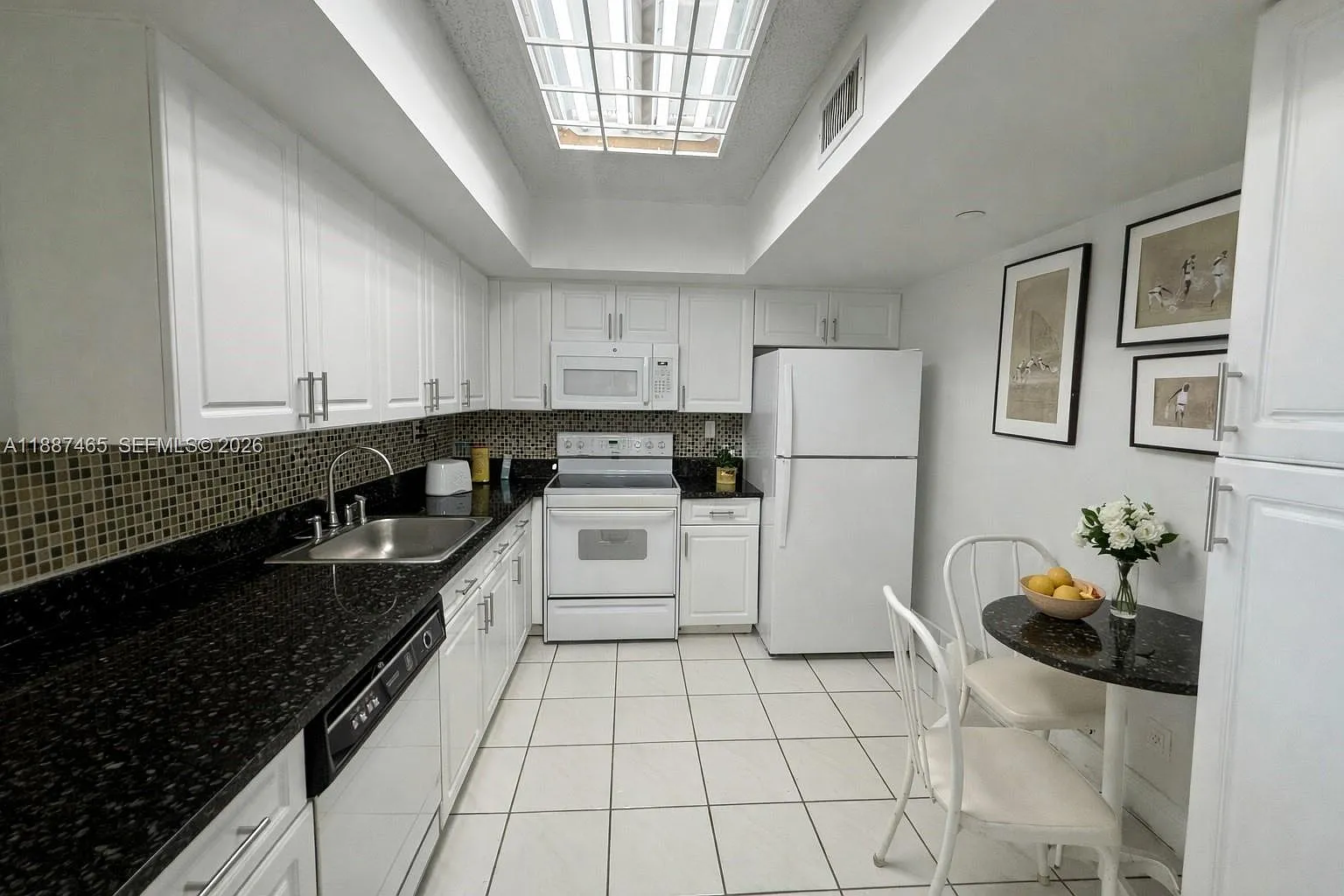 2 bed, 1183 sqft, $3,450 — Photo 3