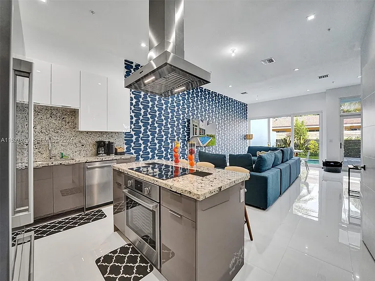 1222 NE 15th Ave — Photo 15