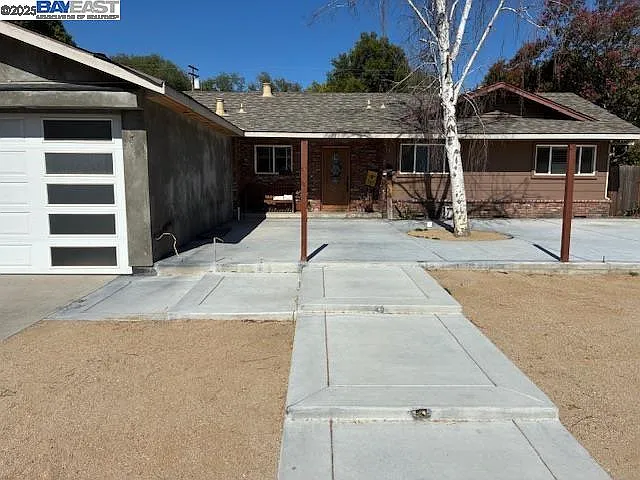 2013 Sherwood Ave photo 1
