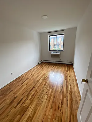 Rented by Bahar Management | media 28