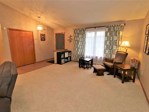 4th image of 903 Greenlee Ave