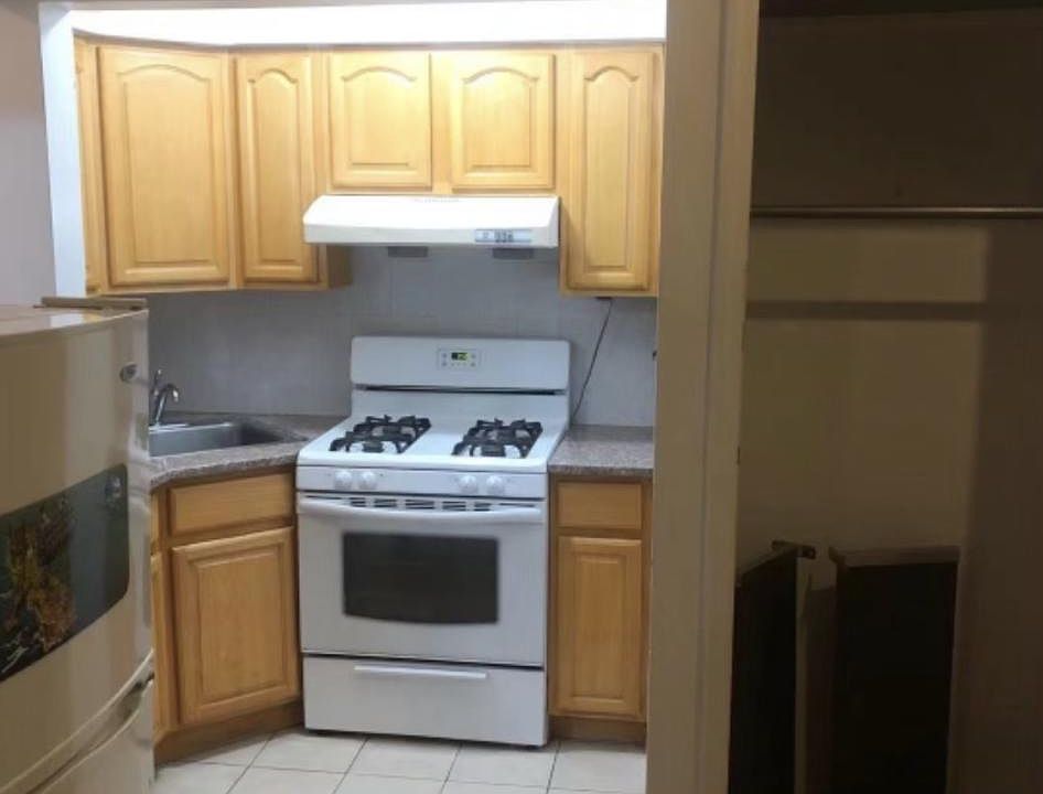 1st image of 161-20 65th Ave Floor 3