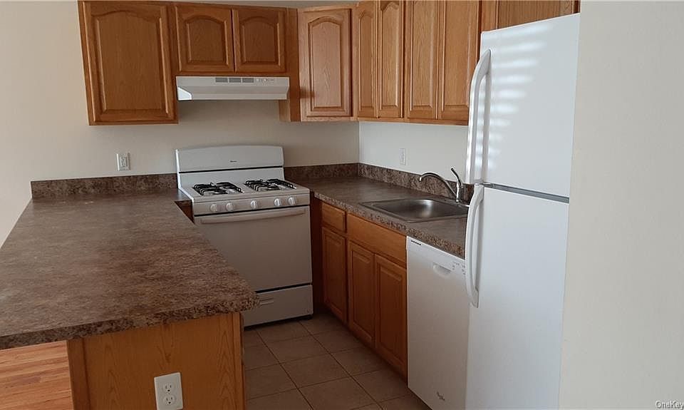 2nd image of 12 Pavilion Rd Unit 1