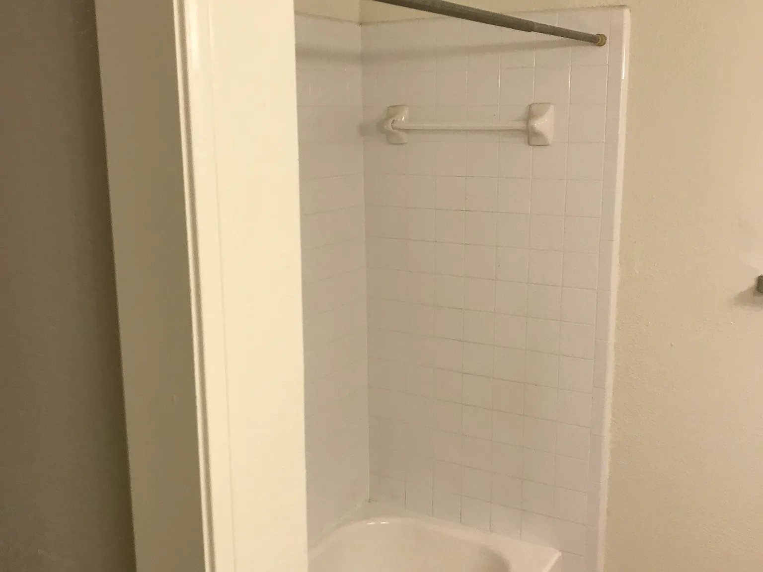3 bed, 1367 sqft, $1,950 — Photo 2