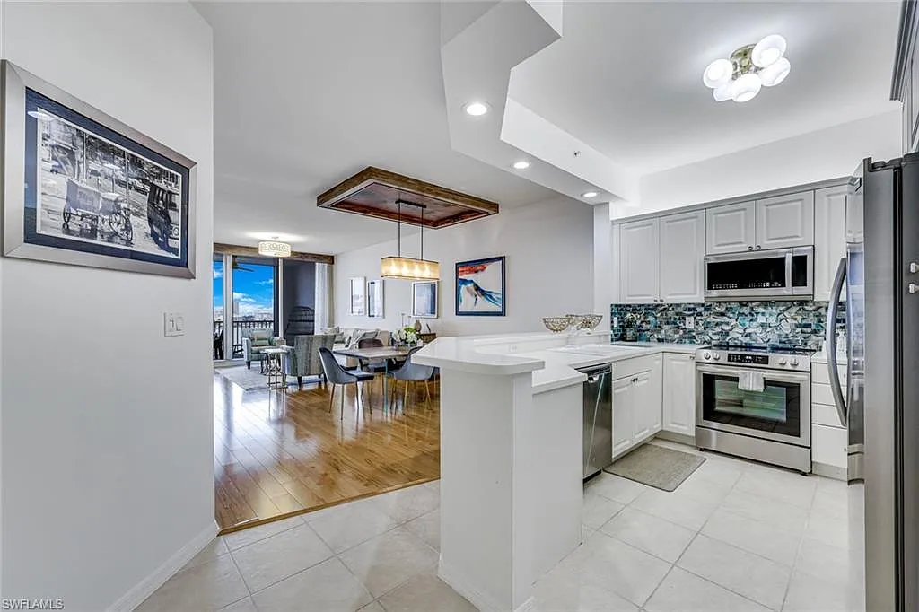 3 bed, 3.0 bath, 1750 sqft, $15,000 — Photo 3