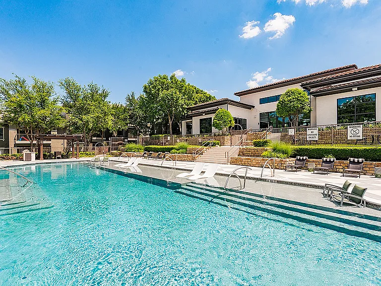 Walnut Hill Las Colinas — Photo 14