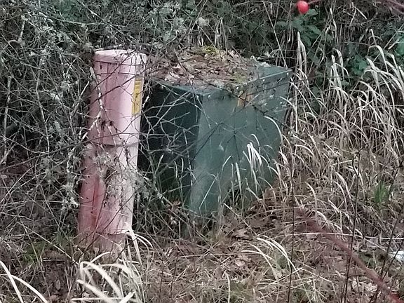 Power & phone at both parcels