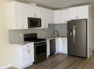 6924 Encino Ave, Van Nuys, CA 91406