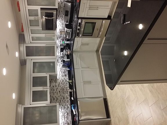 3rd image of 2314 W Cary St