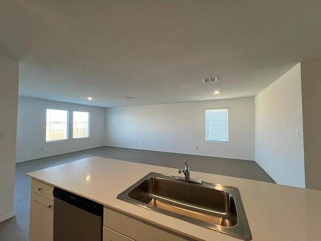 531 Paris St — Photo 12