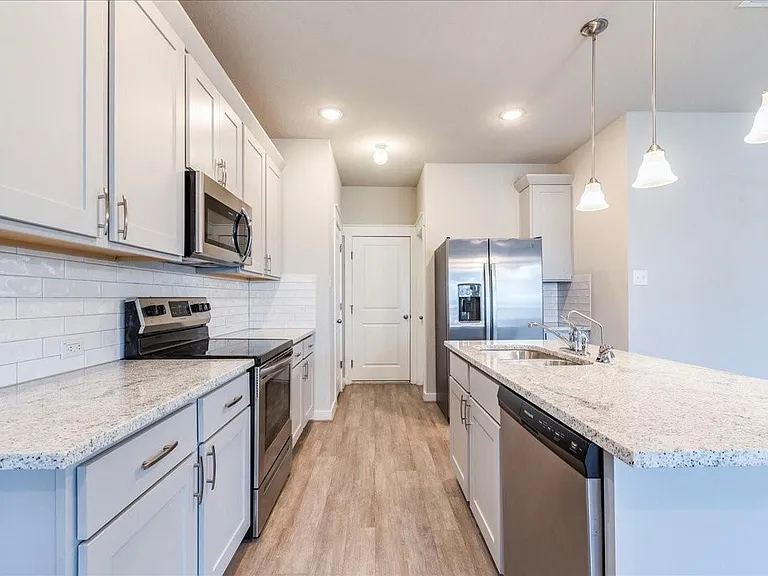 496 Fieldwood Dr #B — Photo 8