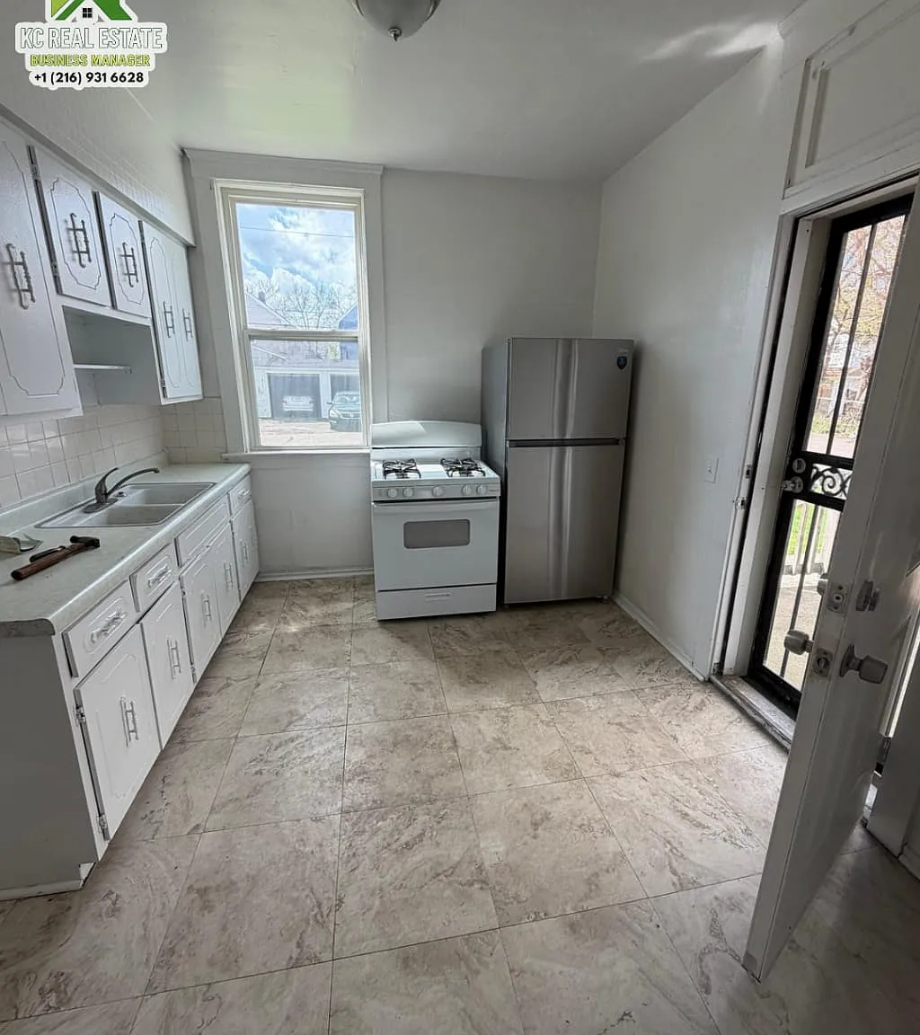 3 bed, 1355 sqft, $1,350 — Photo 3