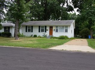 1640 Mark Twain Dr, Florissant, MO 63031